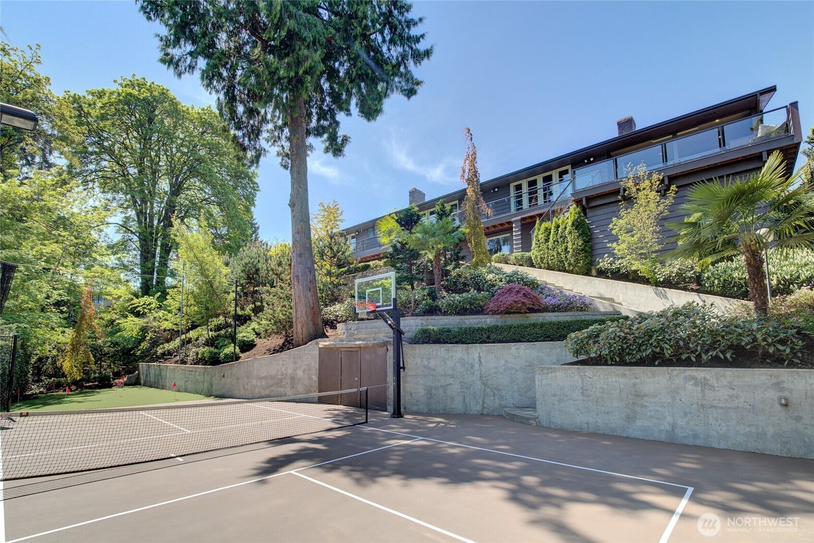 Property Photo: 914 88th Avenue NE WA 98039