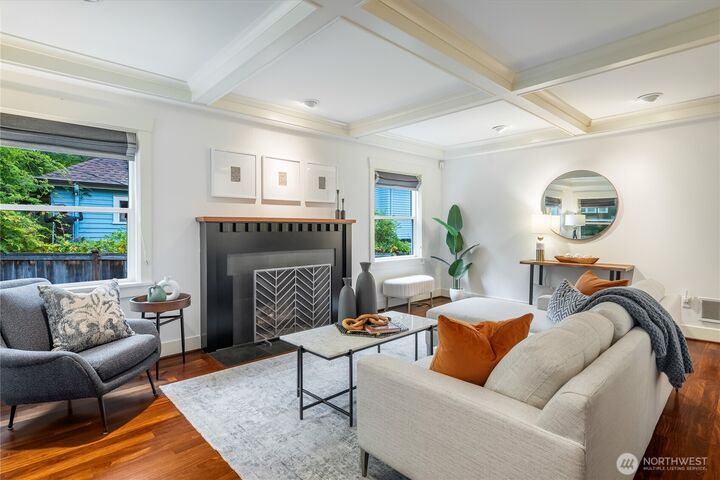 Property Photo:  942  25th Avenue  WA 98122