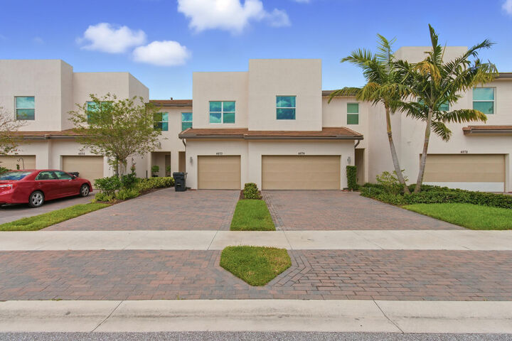 Property Photo:  4874 Navali Drive  FL 33467 