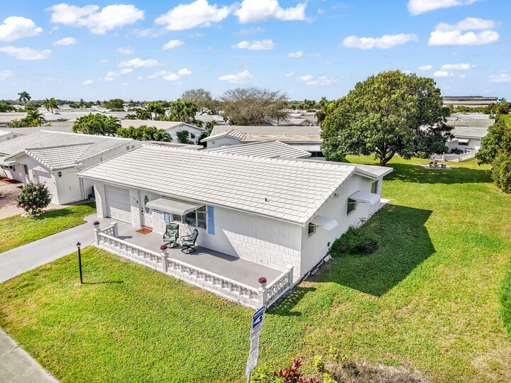 Property Photo: 1501 SW 18th Drive FL 33426