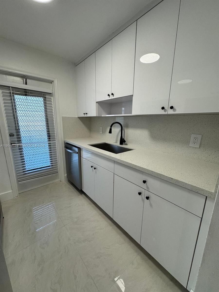 Property Photo:  2418 Polk St 104  FL 33020 