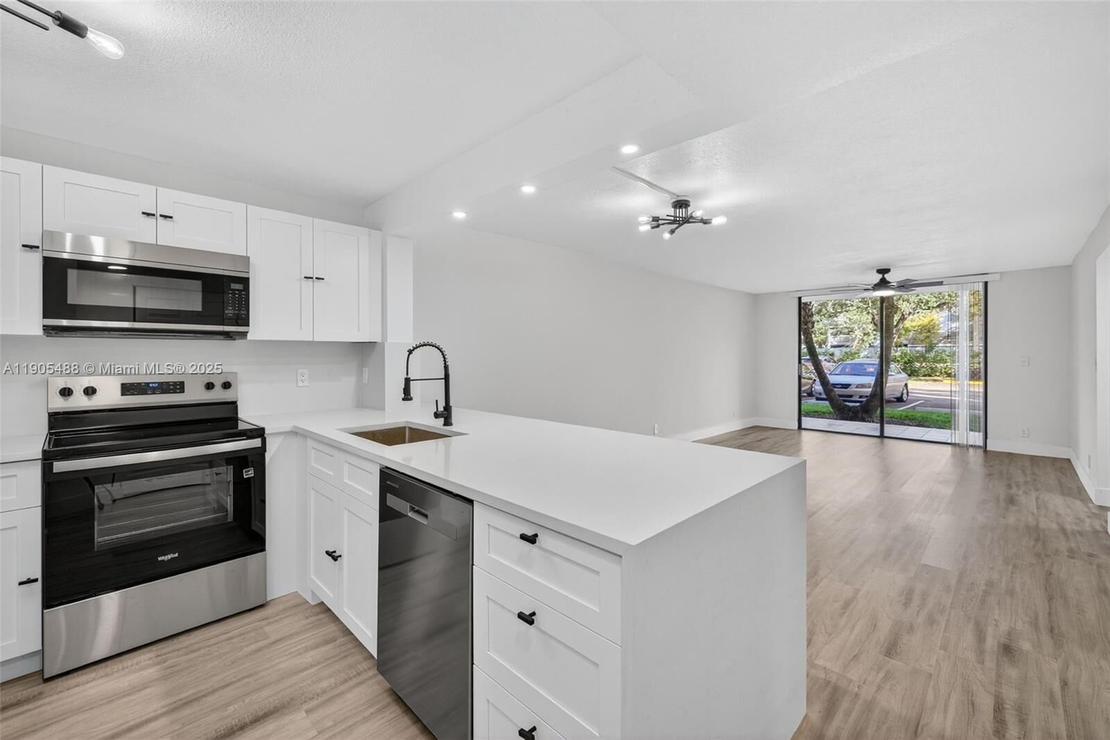 Property Photo:  6190 Woodlands Blvd 106  FL 33319