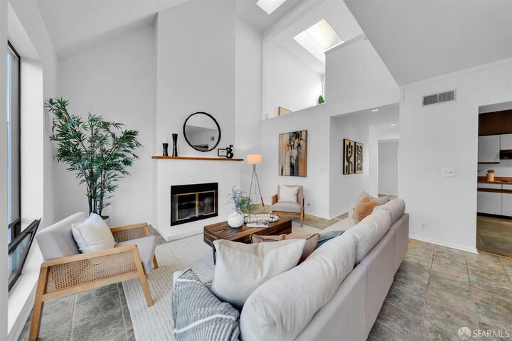 Property Photo:  35 Moulton Street 2  CA 94123