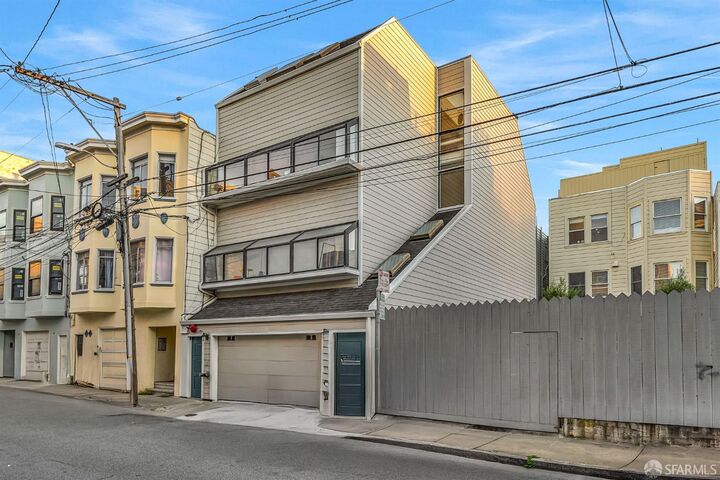 Property Photo: 35 Moulton Street 2 CA 94123