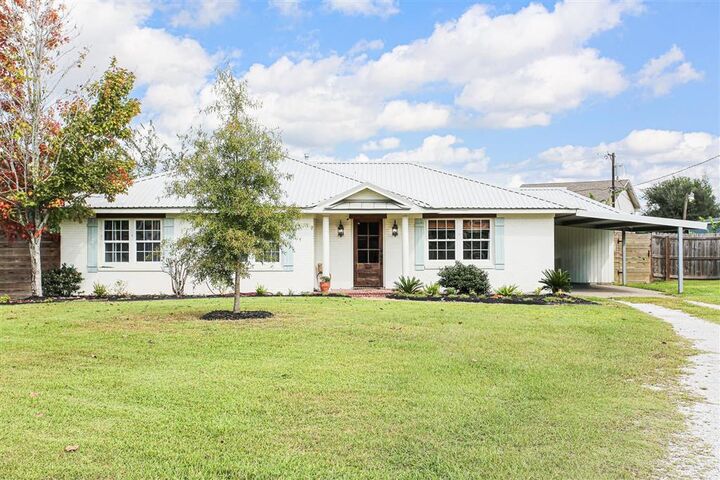 Property Photo:  28 Horseshoe Lane  LA 70663 