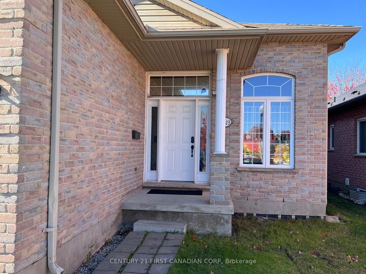 Property Photo:  1813 Dalmagarry Drive  ON N6G 0A6 