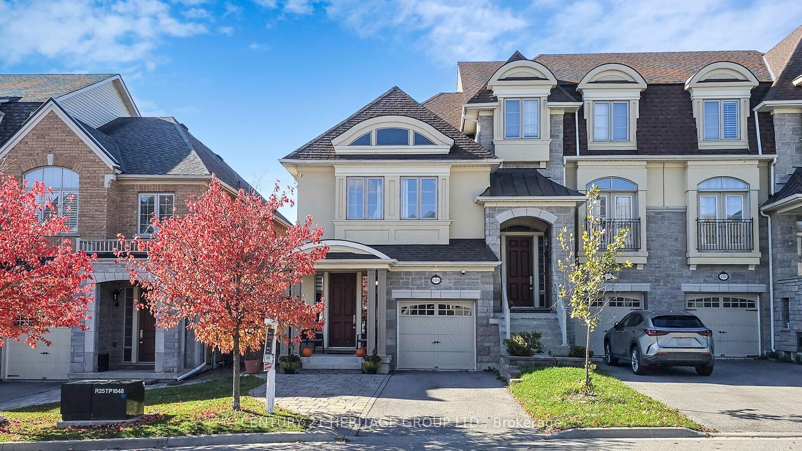 Property Photo: 124 Lacewood Drive ON L4S 0E5