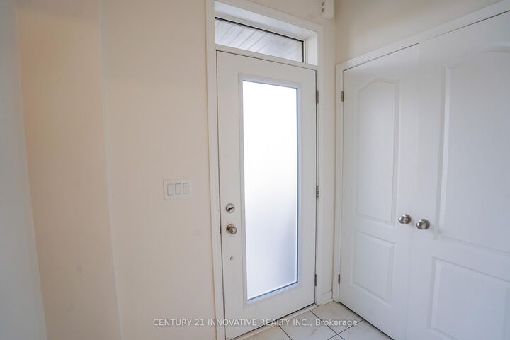 Photo de la propriété:  2572 Winter Words Drive  ON L1H 7K4