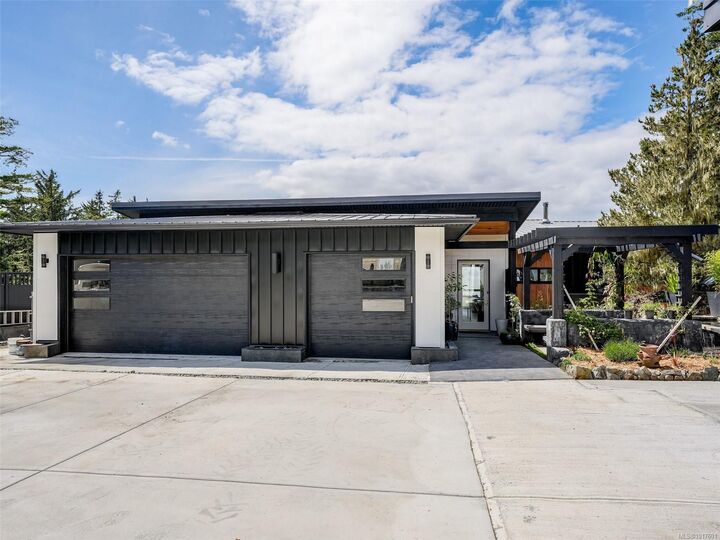 Property Photo:  7551 Ocean Park Pl  BC V9Z 1L8 