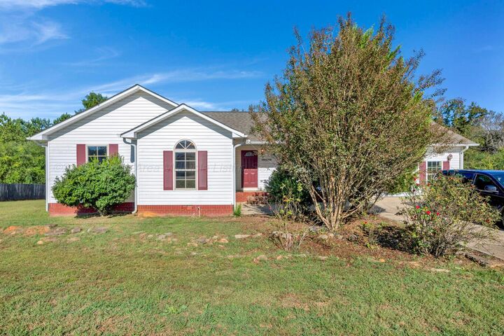 Property Photo: 240 Wolf Rd W AL 35580