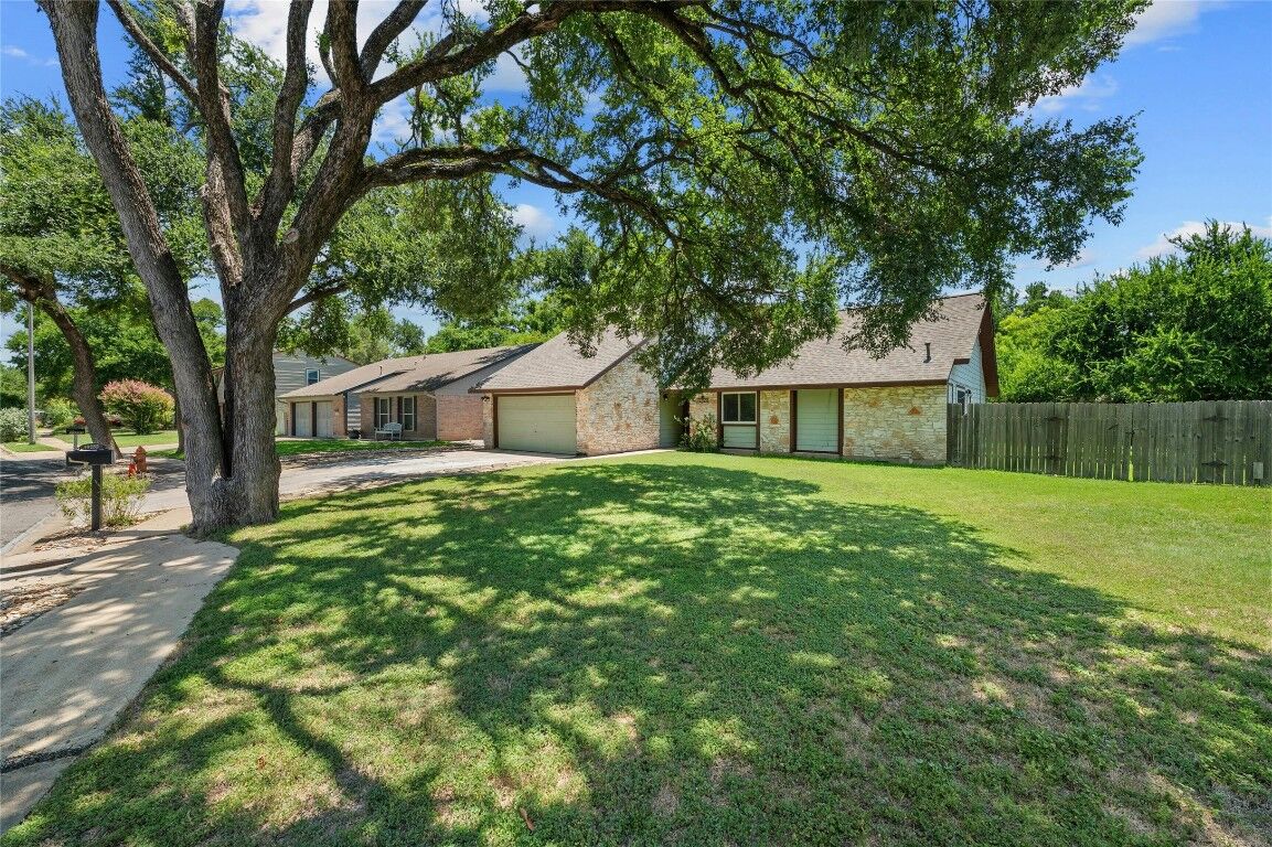 Property Photo: 10255 Missel Thrush Drive TX 78750
