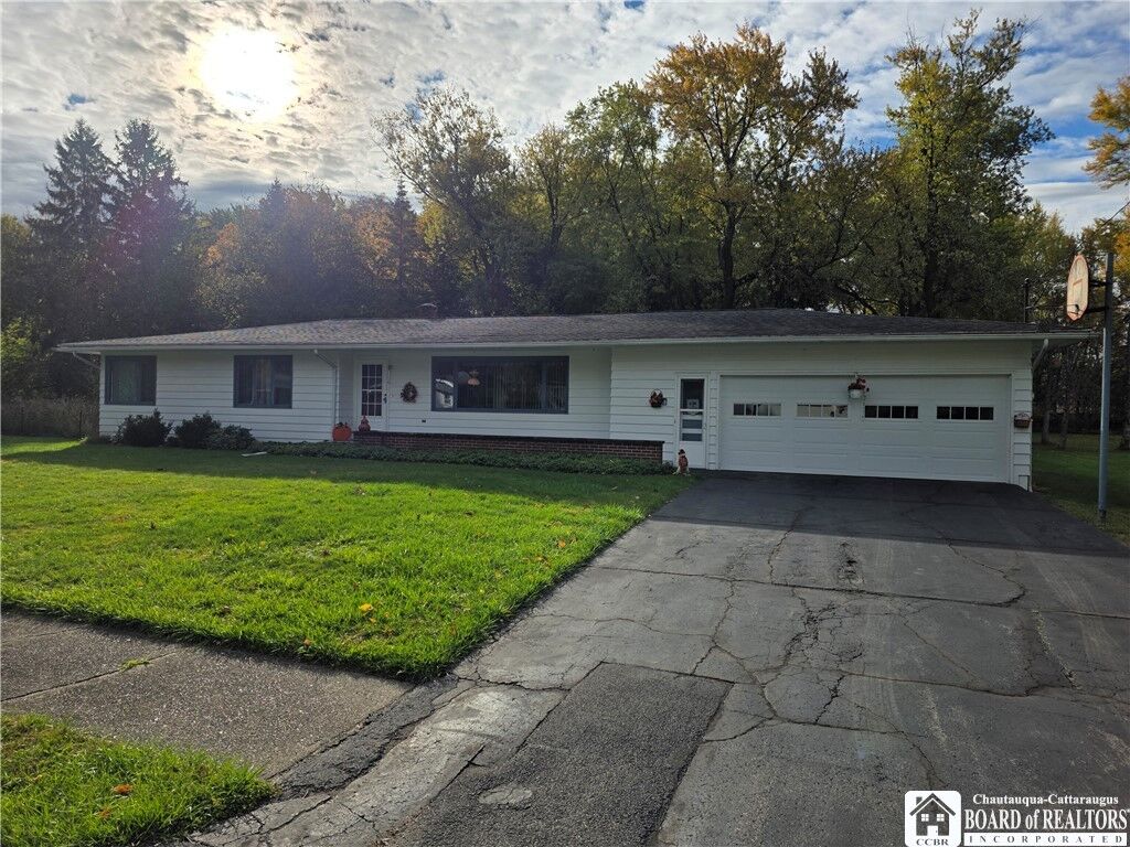 Property Photo:  9 Carol Avenue  NY 14063 