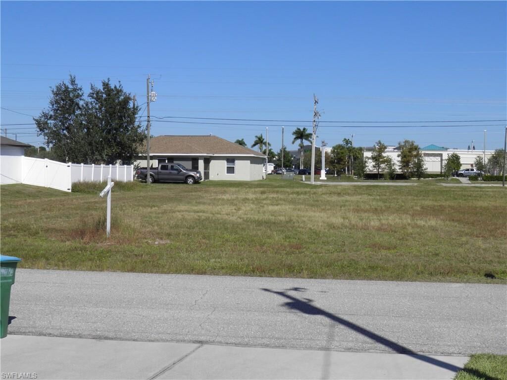 Property Photo:  1627 NE 23rd Ter  FL 33909 