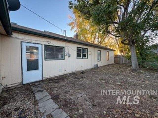 Property Photo: 810 E 9th N ID 83647