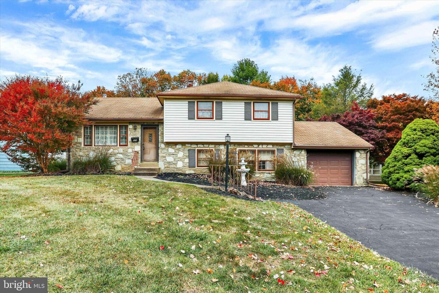 Property Photo:  926 Carlin Drive  PA 18966