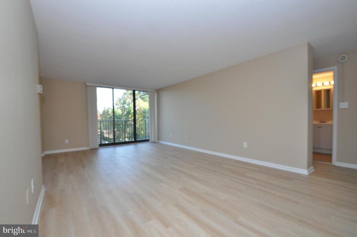 Property Photo:  600 Roosevelt Boulevard 210  VA 22044 