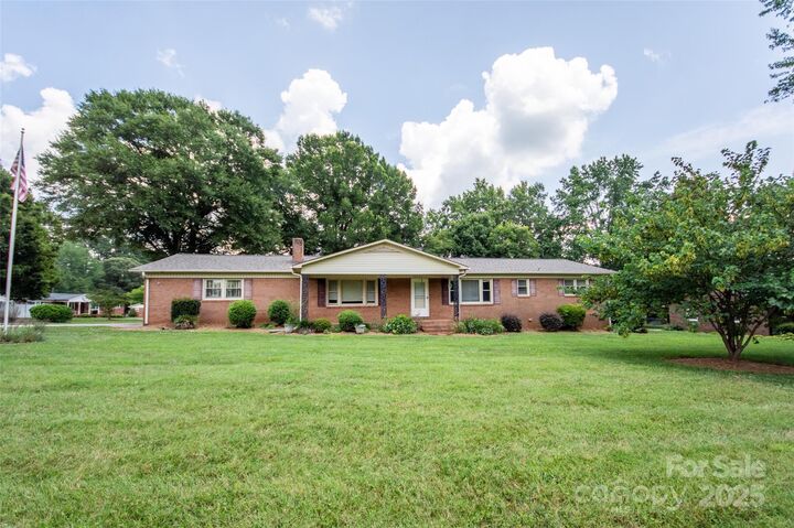 Property Photo:  2546 E Nc 150 Highway  NC 28092 