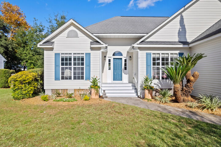 Property Photo:  1504 Old Village Drive  SC 29464 
