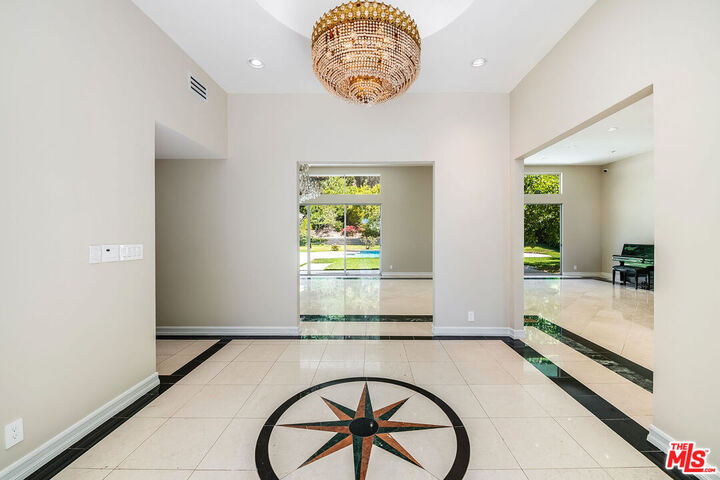 Property Photo: 1860 Loma Vista Dr CA 90210