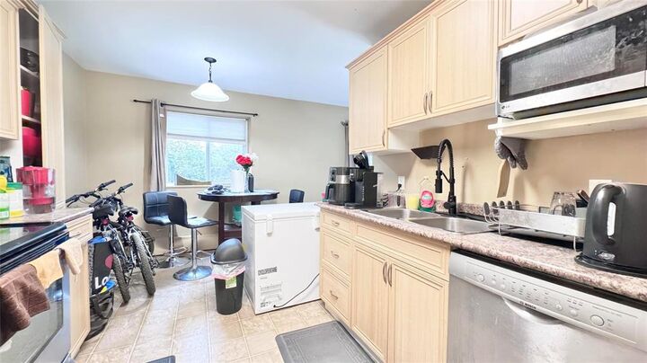 Property Photo: 303 Leola Street MB R2C 1H4