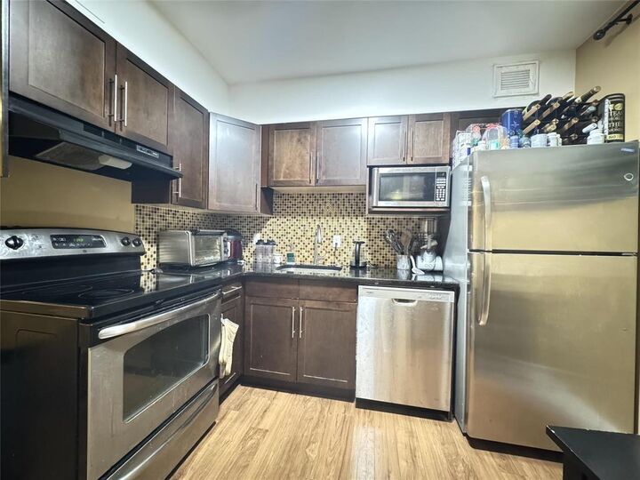 Property Photo: 375 Stradbrook Avenue MB R3L 0J7