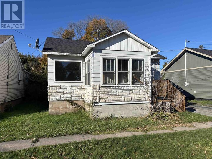 Photo de la propriété:  403 First Ave  ON P6C 4N9 