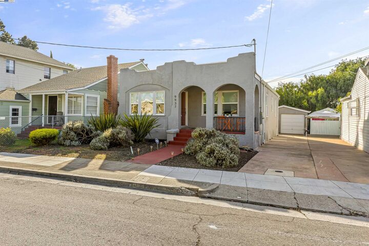 Property Photo:  9937 Dante Ave  CA 94603 