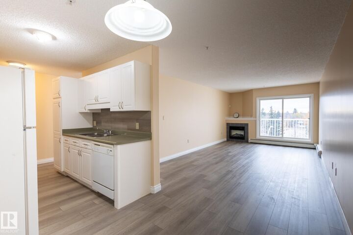 Photo de la propriété:  11446 40 Avenue NW 404  AB T6J 0R5 