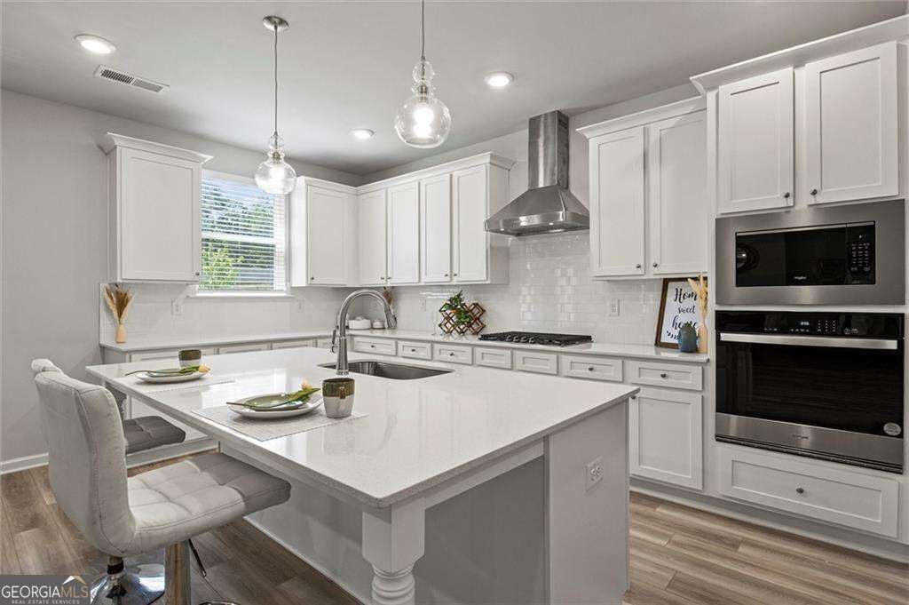 Property Photo:  213 Chiswick Loop  GA 30281