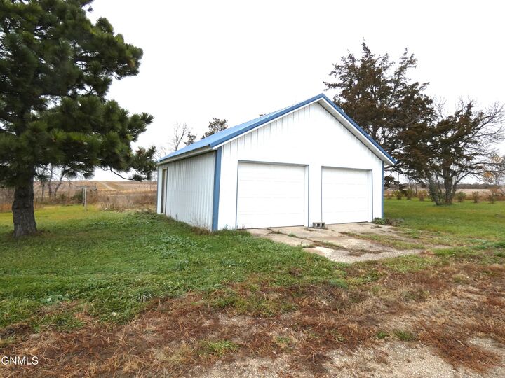 Property Photo: 1710 88 Street SE ND 58573