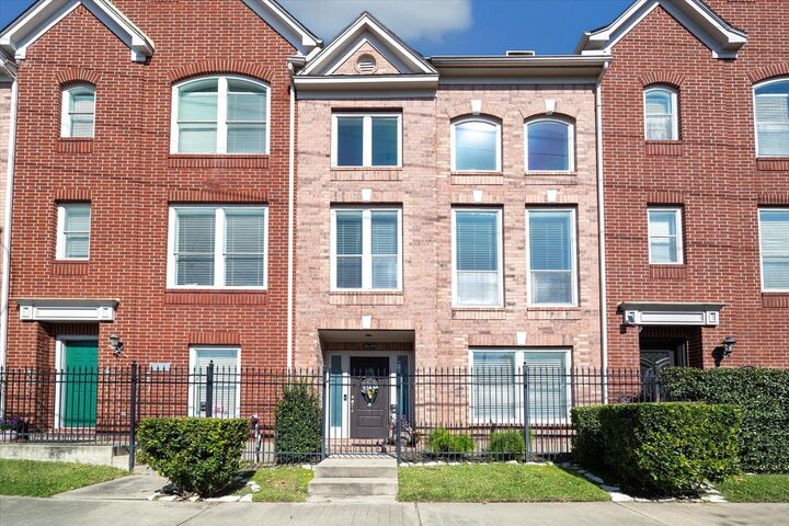 Property Photo:  1639 Sutton Street  TX 77006 