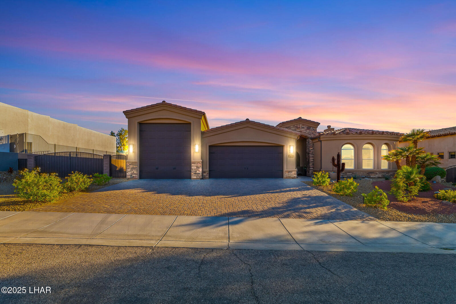 Property Photo:  1704 Sailing Hawk Dr  AZ 86404 