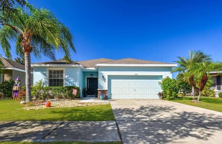 Property Photo:  1110 Lauren Manor Loop  FL 33570 