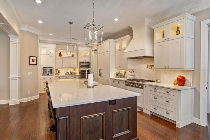 Property Photo: 6252 Blakeford Dr FL 34786