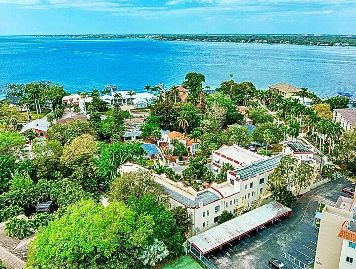 Property Photo: 210 N 17th Street W 15 FL 34205