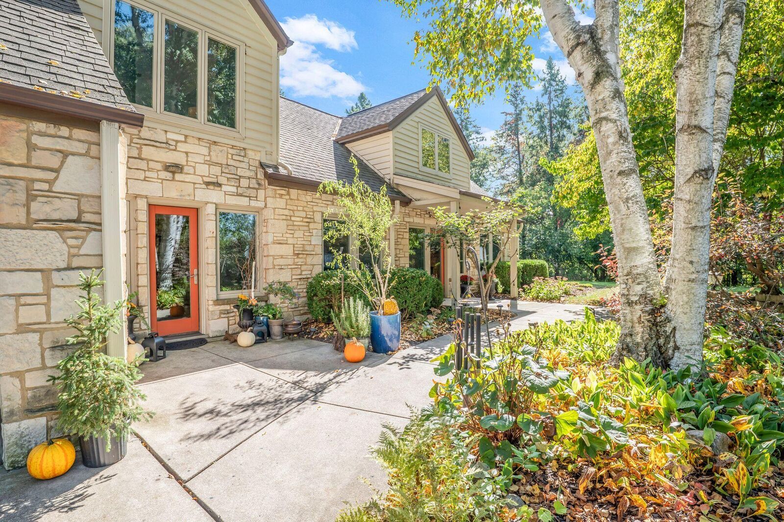 Property Photo:  11516 N Spring Ave  WI 53092 