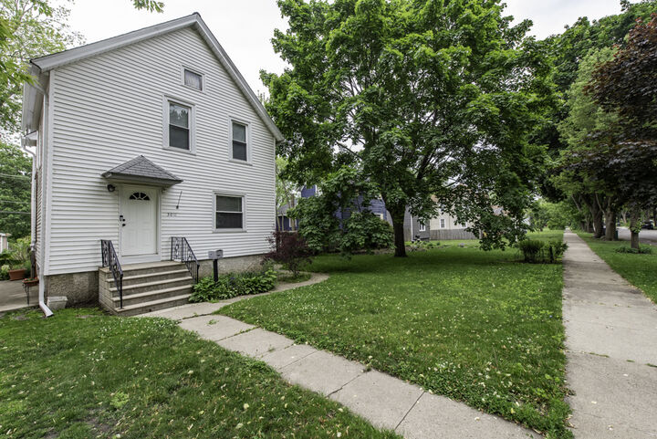 Property Photo:  3011 Emmaus Avenue  IL 60099 