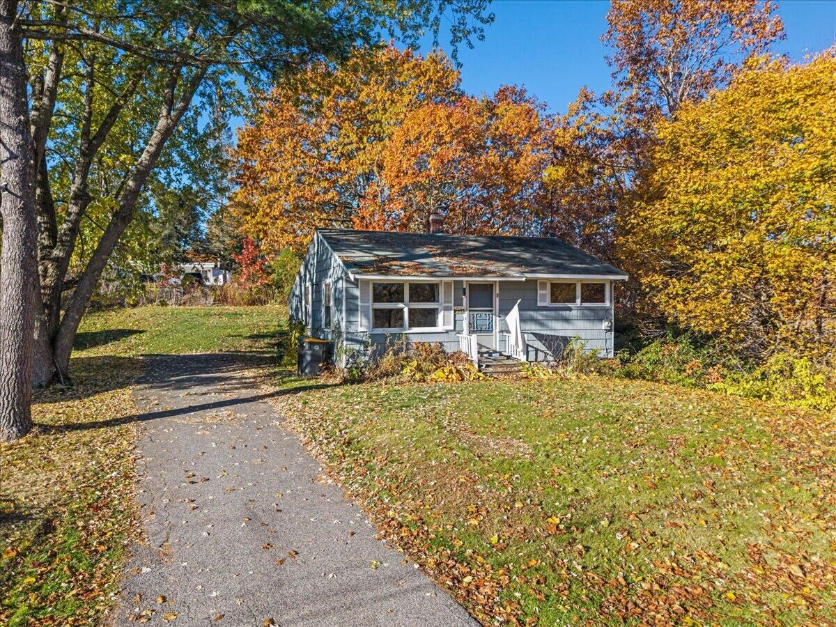 Property Photo:  6 Rose Hill Way  ME 04074 