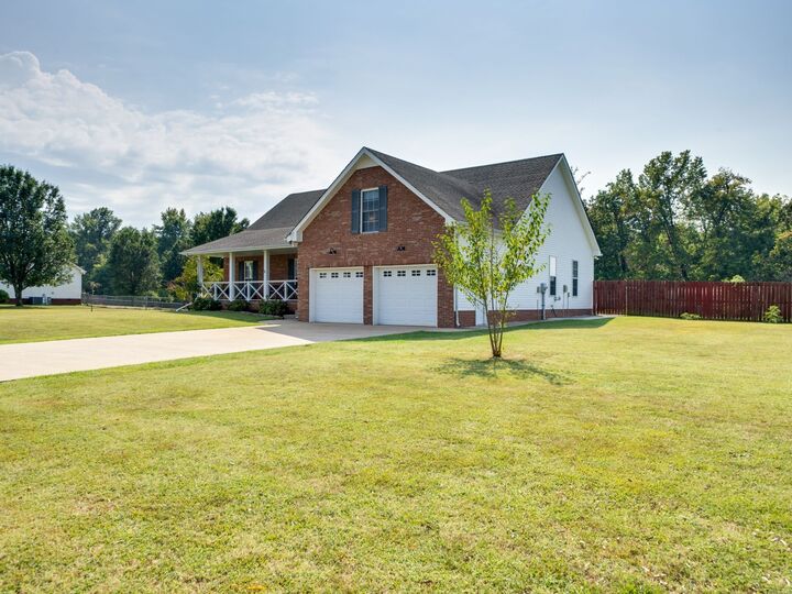 Property Photo: 4492 Ironhorse Way TN 37040