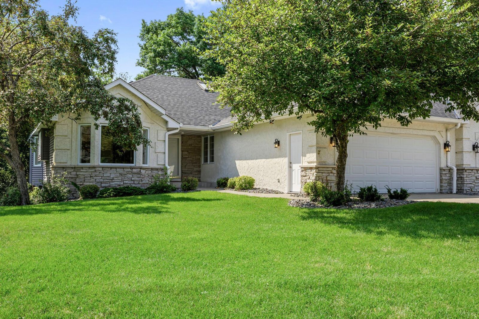 Property Photo:  5553 Fenway Court  MN 55110 