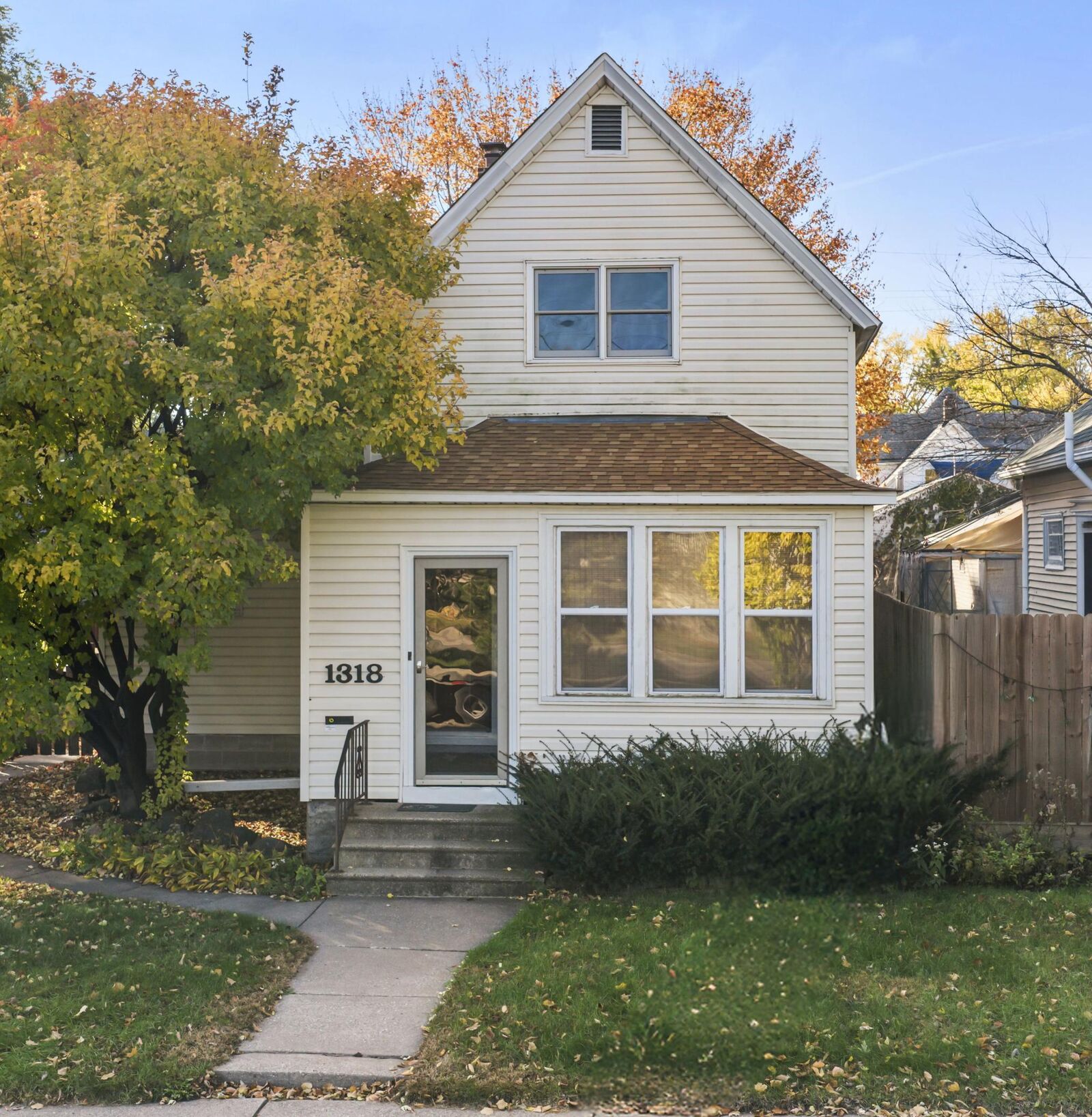 Property Photo: 1318 Taylor Avenue MN 55104