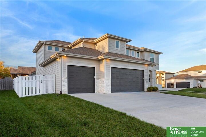 Property Photo:  19752 Greenleaf Circle  NE 68028 