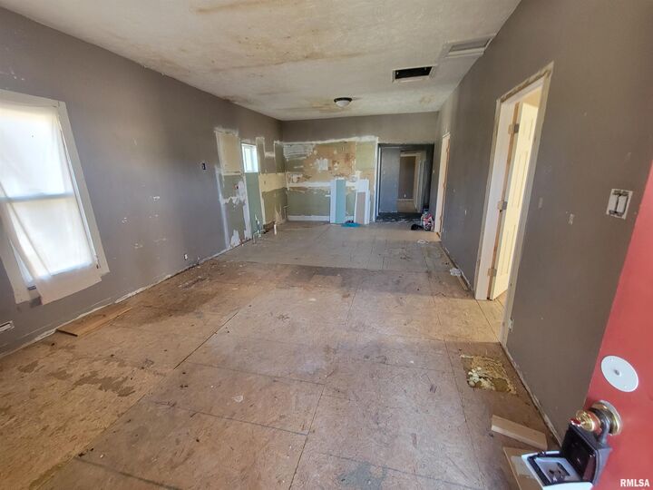 Property Photo:  208 N Washington Street  IL 62949 