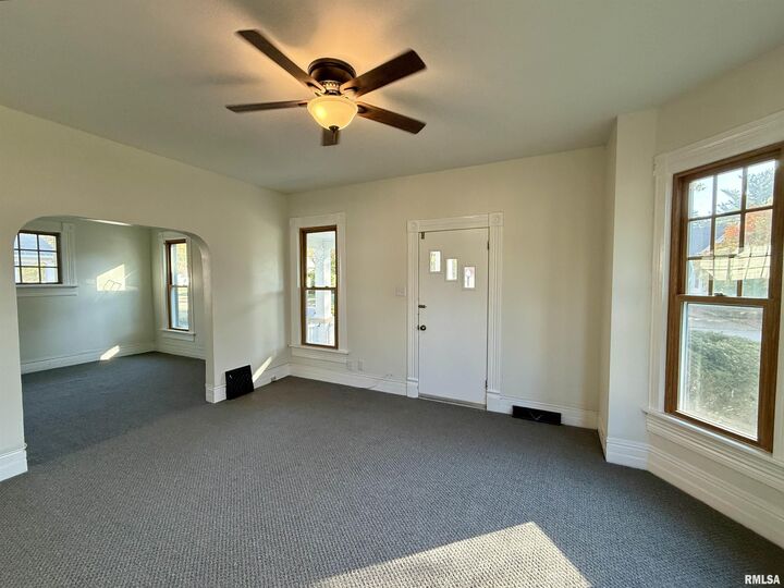 Property Photo: 1150 Bateman Street IL 61401