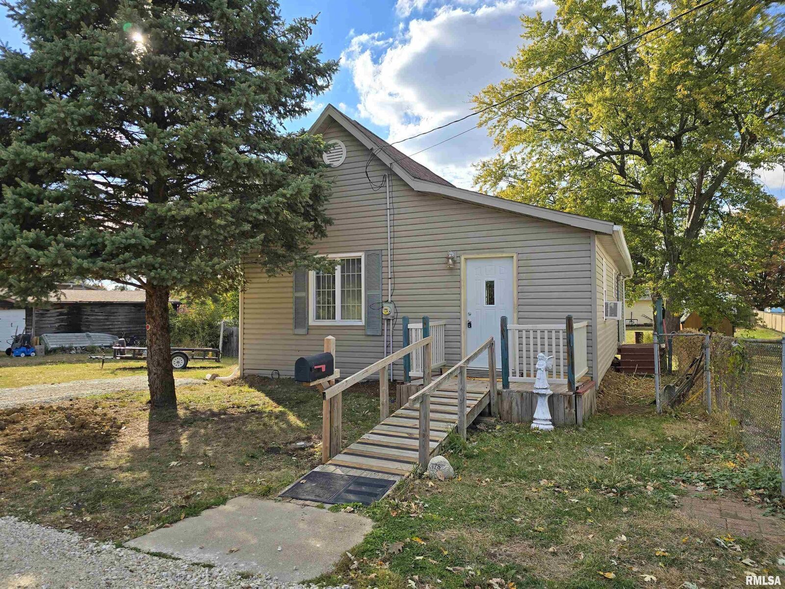 Property Photo:  178 S Heaton Street  IL 61531