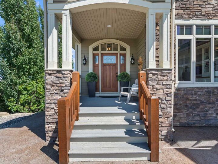 Property Photo: 18 Sunset Ridge Drive AB T1S 5B7