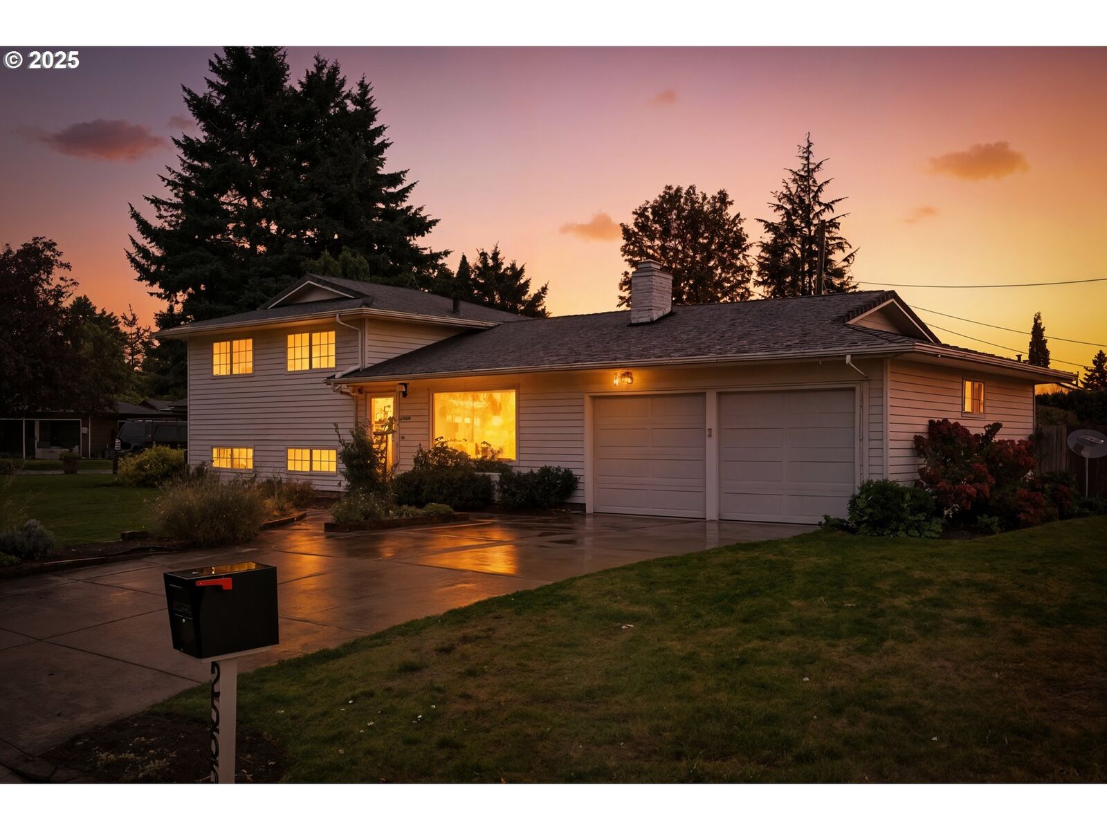 Property Photo: 2555 NE 146th Dr OR 97230