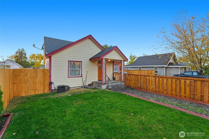 Property Photo:  917  Robbins Street  OR 97862