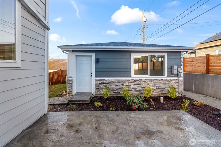 Property Photo: 3102 44th Avenue NE WA 98422