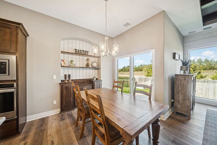 Property Photo: 6228 N Venice Ct KS 67205